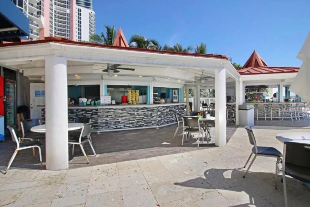 Departamento Sobre La Playa Con Vista A La Collins Ave Sunny Isles Beach Exteriör bild